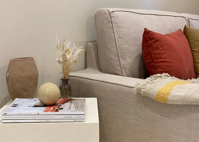 Welcoming, Lovely, Calm & Centrally Located Flat